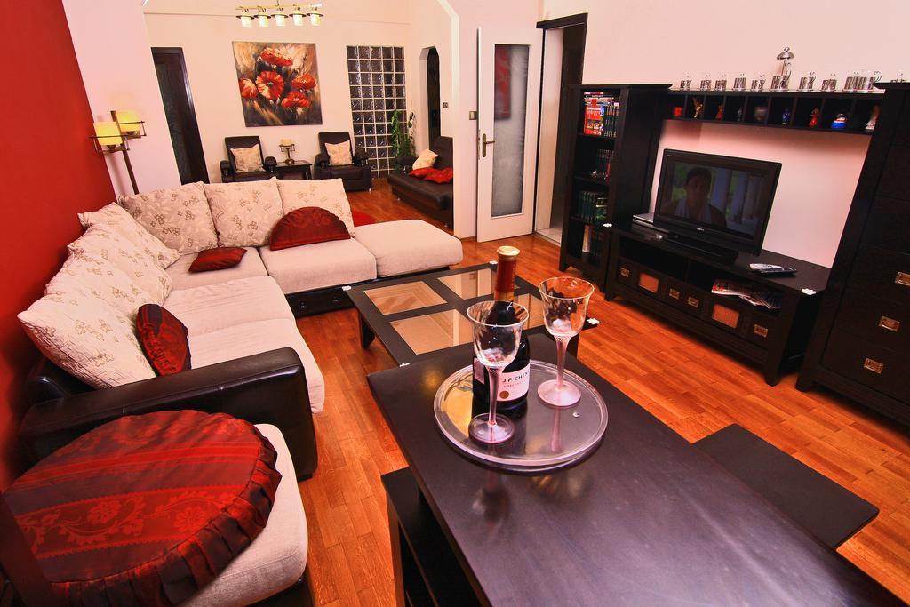 Nirvana Accommodation Бухарест Экстерьер фото