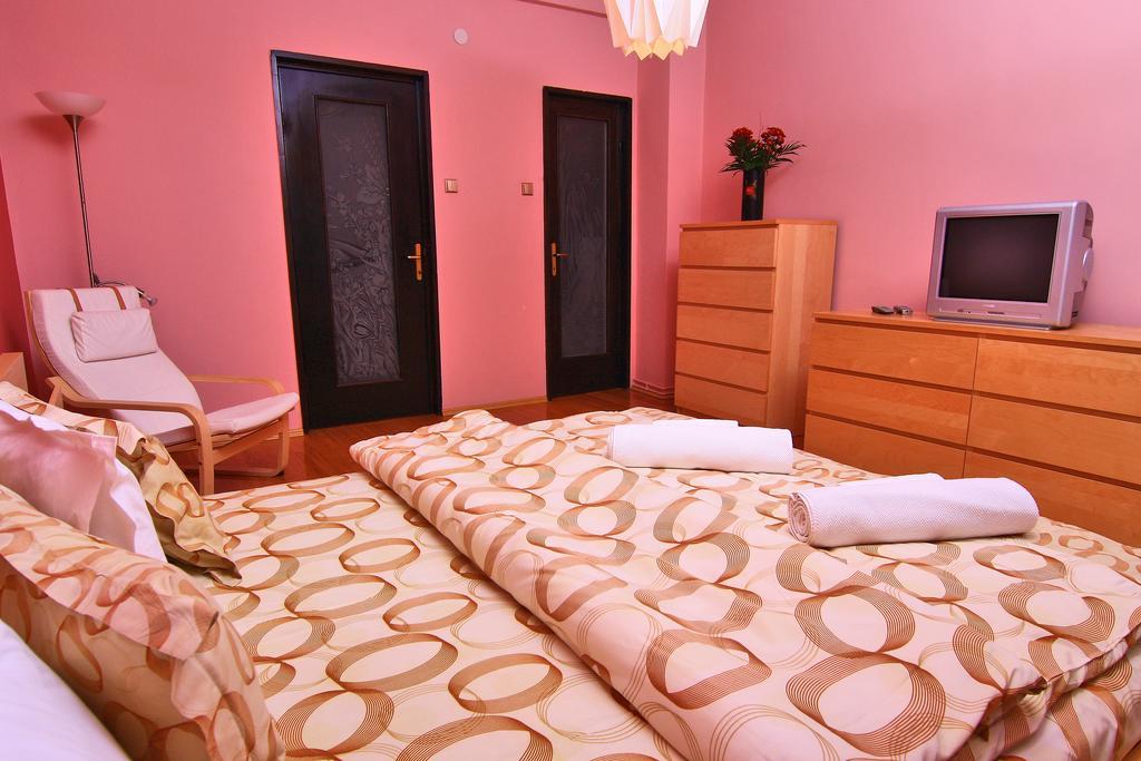 Nirvana Accommodation Бухарест Экстерьер фото