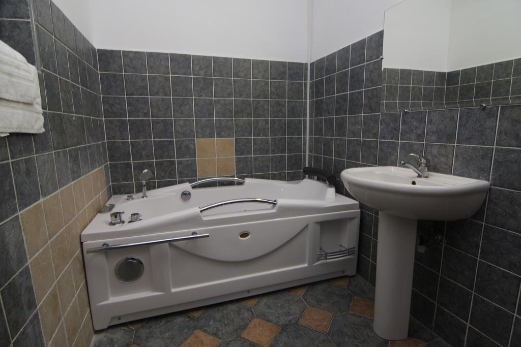 Nirvana Accommodation Бухарест Экстерьер фото