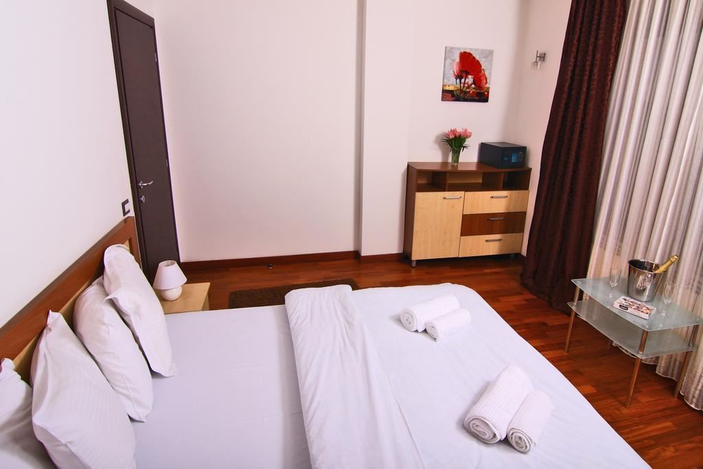 Nirvana Accommodation Бухарест Экстерьер фото