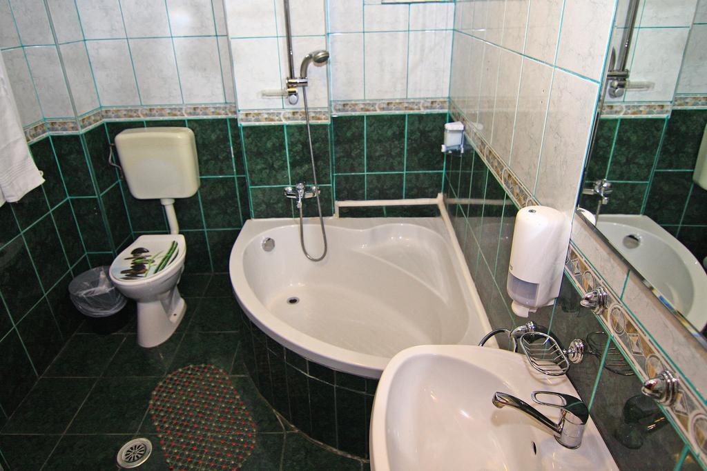 Nirvana Accommodation Бухарест Экстерьер фото