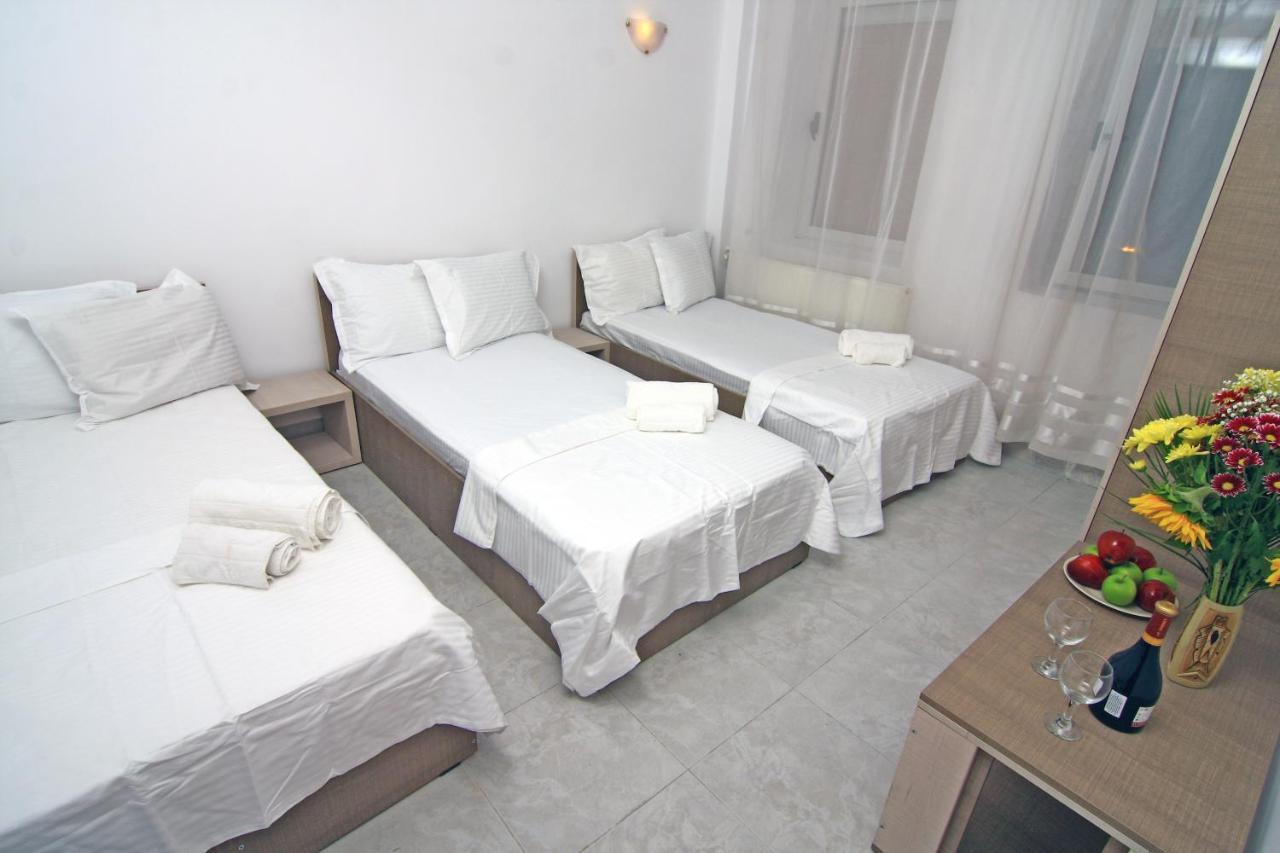 Nirvana Accommodation Бухарест Экстерьер фото