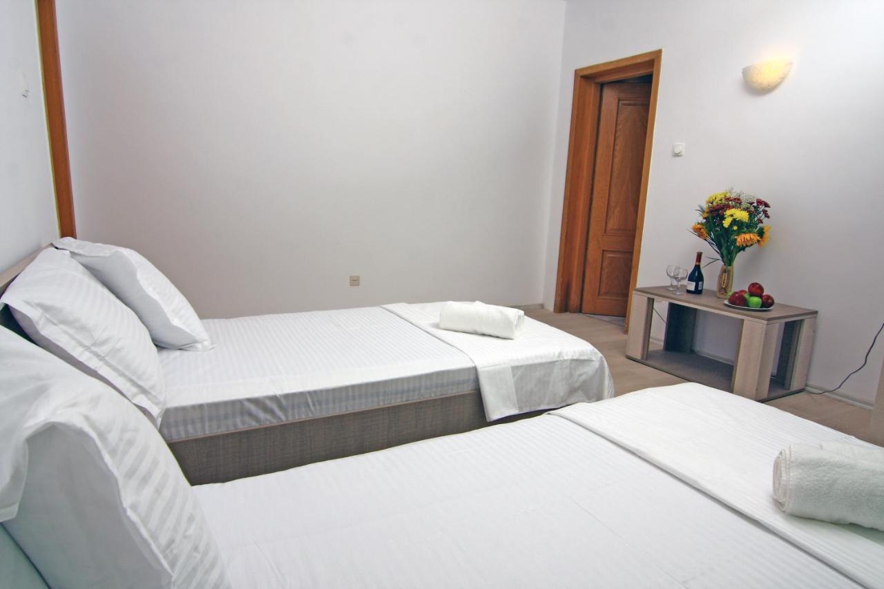 Nirvana Accommodation Бухарест Экстерьер фото