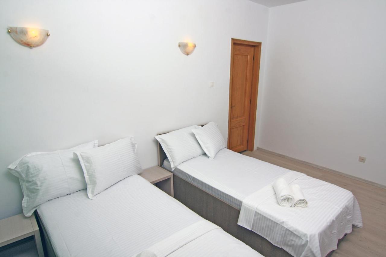 Nirvana Accommodation Бухарест Экстерьер фото